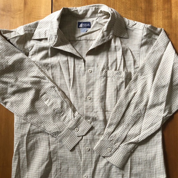 Lightweight button down hiking shirt - Picture 1 of 3